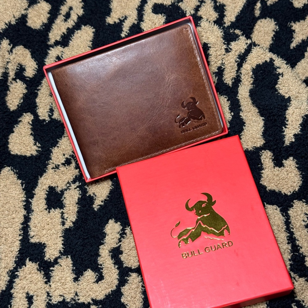 Men's Leather Bi-Fold Wallet - Brown